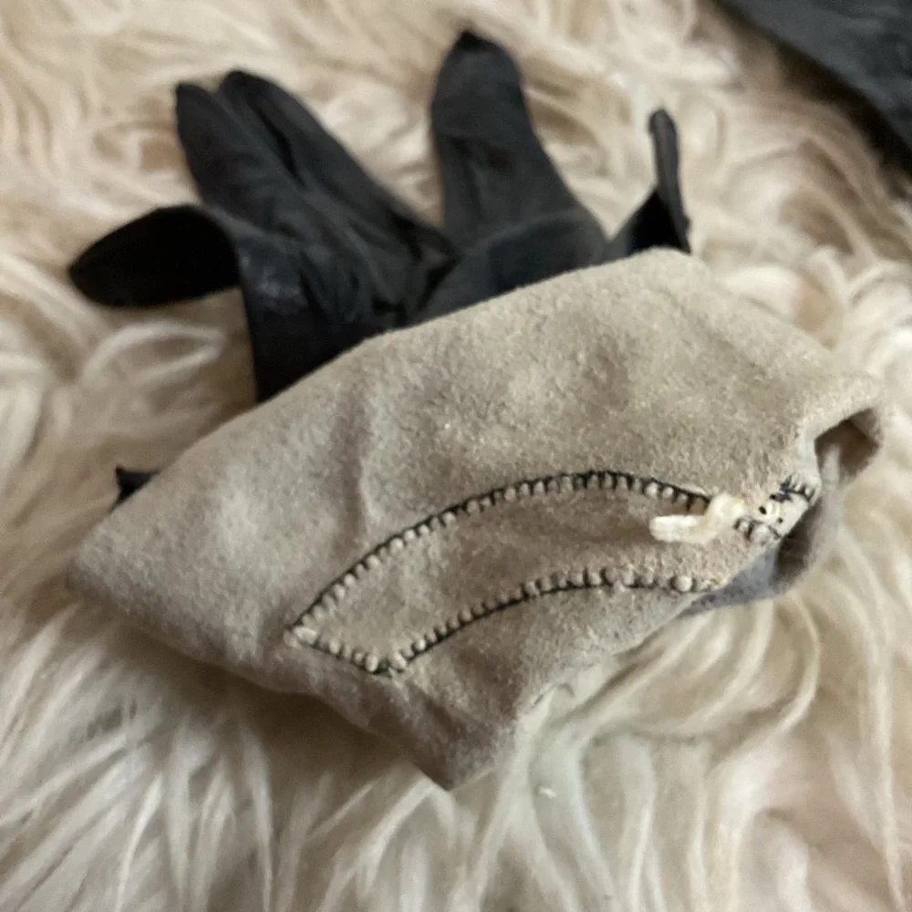 Vintage abstract embellished black leather gloves S